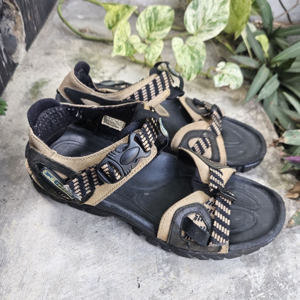 sandal gunung second reebok size 40,5(26cm)