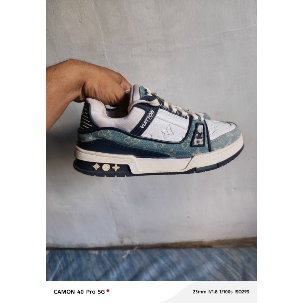 LV trainer denim biru putih
