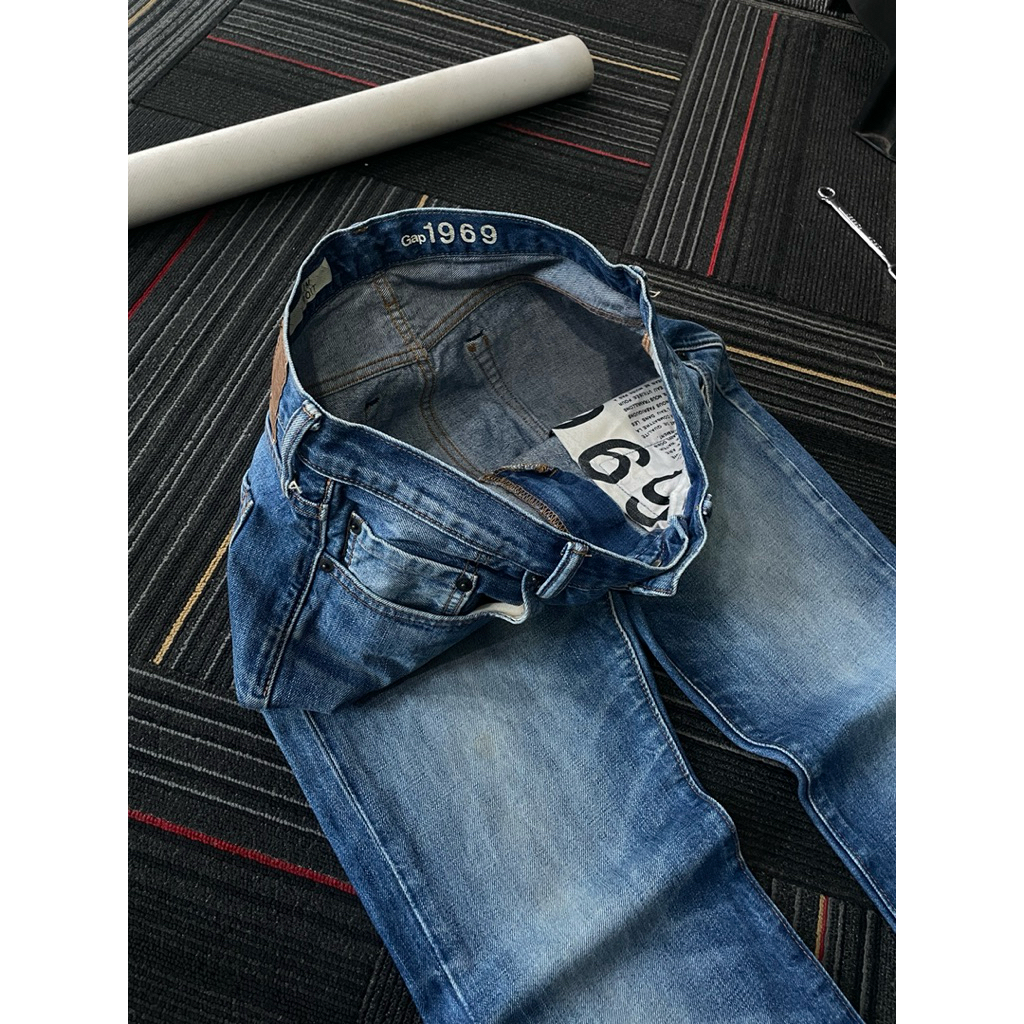Gap 1969 Blue Fading Reguler Slim Etroit Jeans