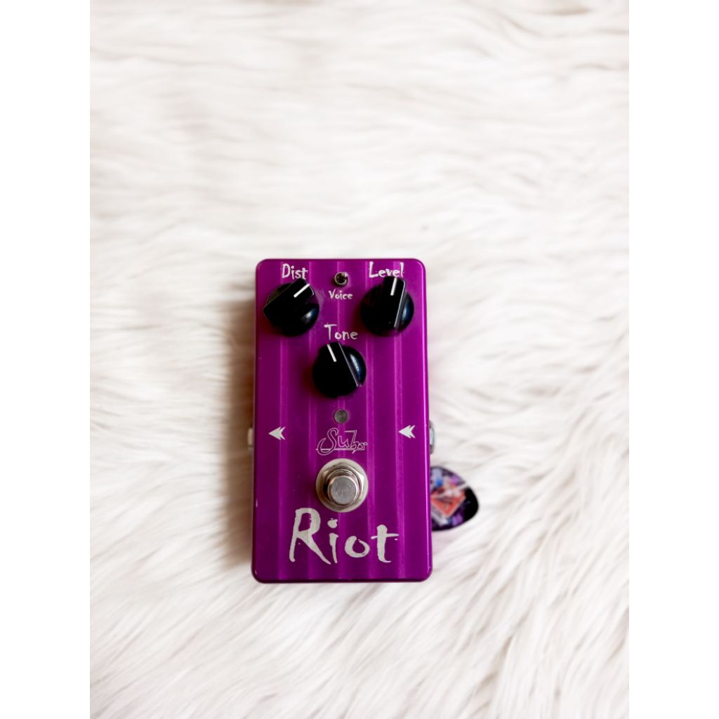 Suhr Riot Distortion pedal efek gitar bass