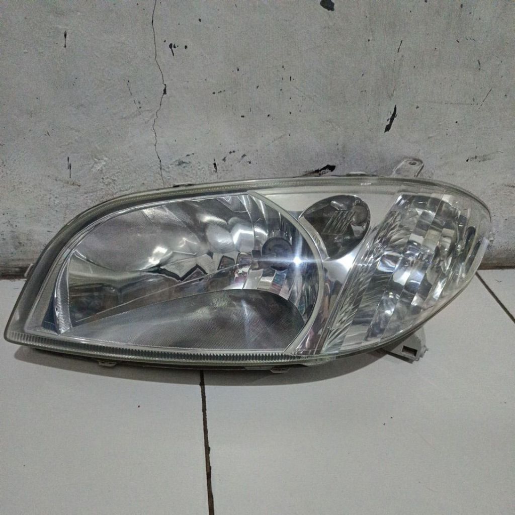 Lampu depan vios gen1 2002-2006