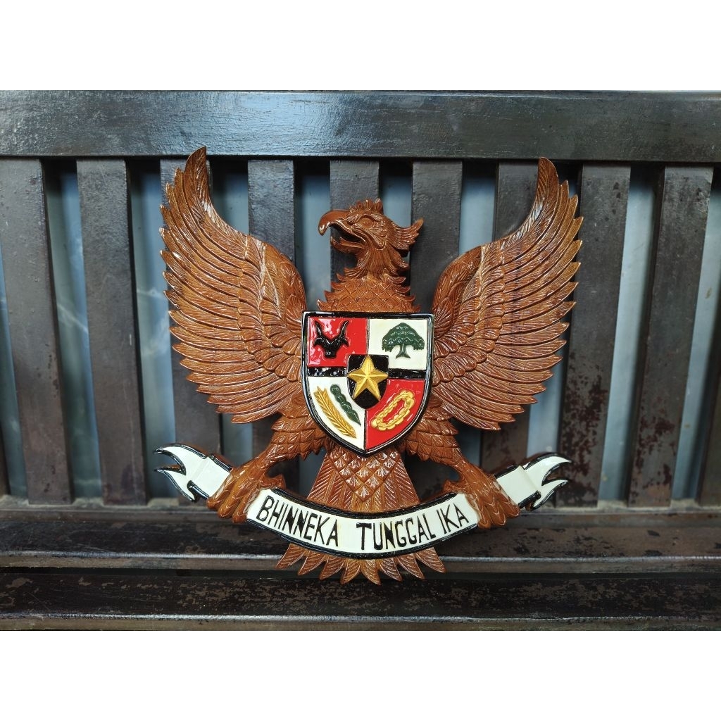 Hiasan Dinding Burung Garuda Kayu jati