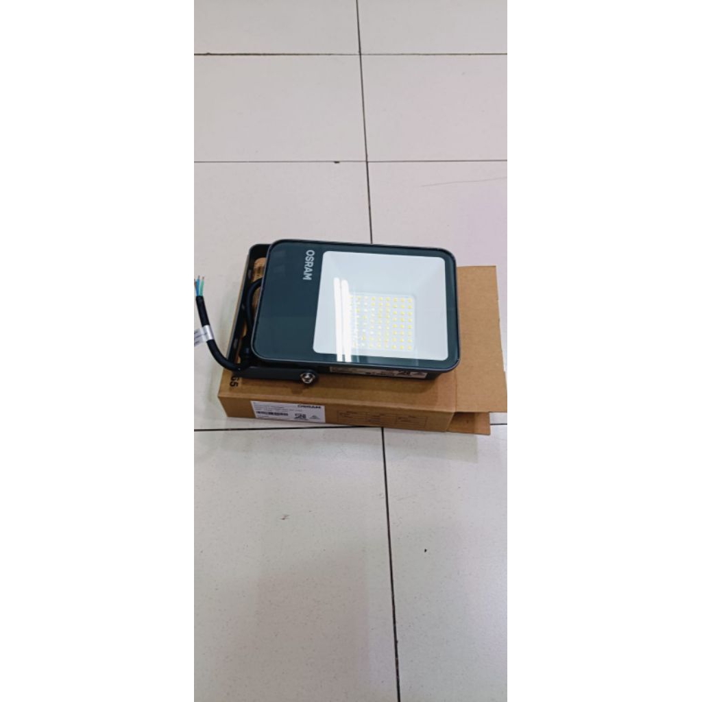 Osram Lampu tembak Ecofitz Floodlight 50w 5700K Putih IP65