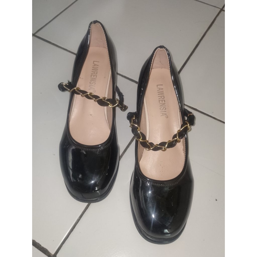 Lawrensia heels hitam 5cm