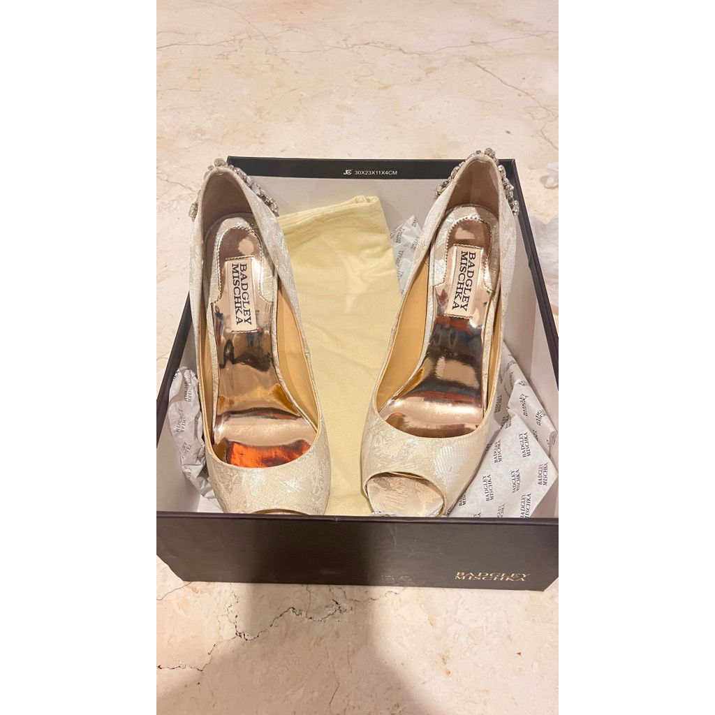 Preloved Badgley Mischka Kiara Pump Cream High Heels Formal Cream