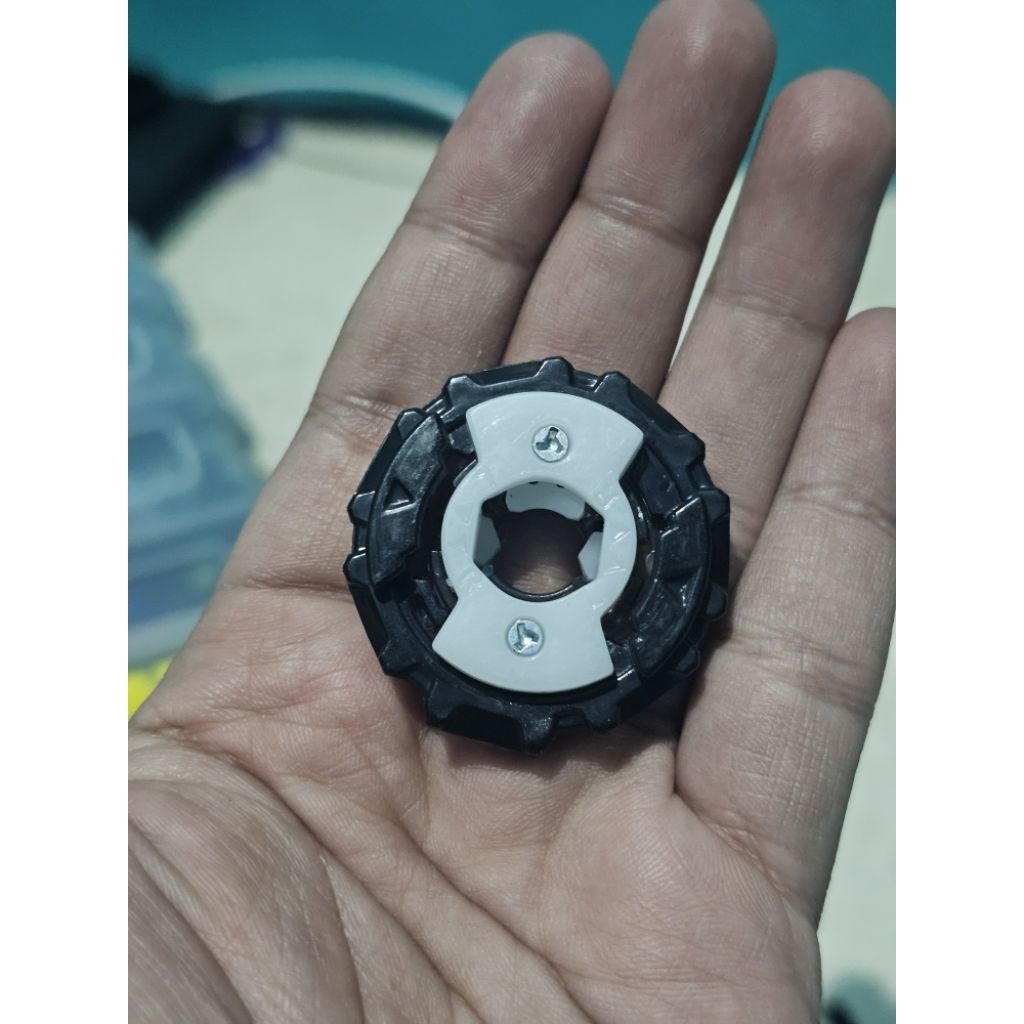 Ratchet 7-60 Hitam Beyblade X