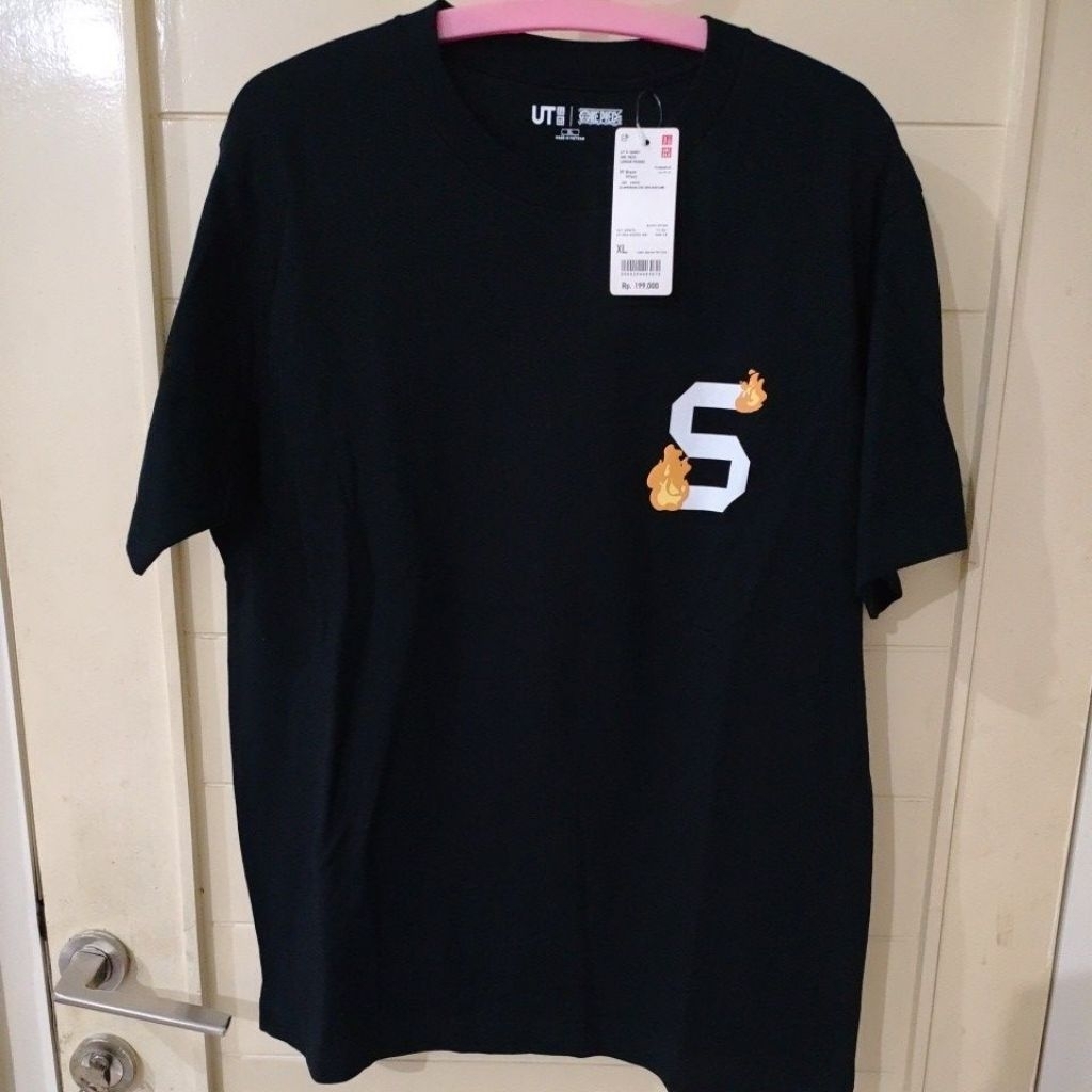 KAOS UNIQLO UT X ONE PIECE