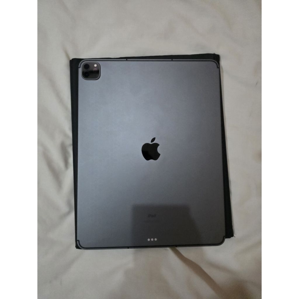 iPad Pro M1 12.9 inch 256gb Wifi Seluler garansi inter seken bekas second