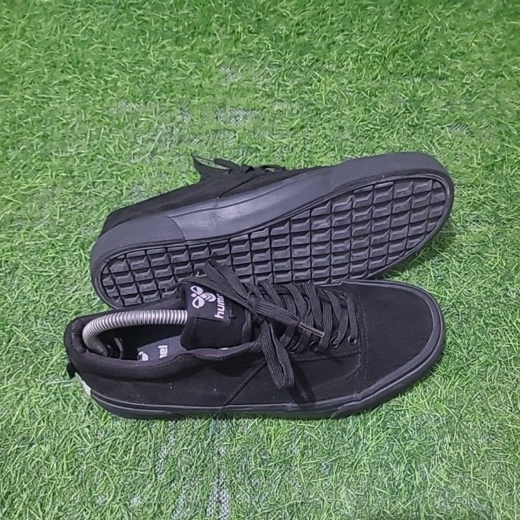 sepatu sneakers hummel ful black size 39