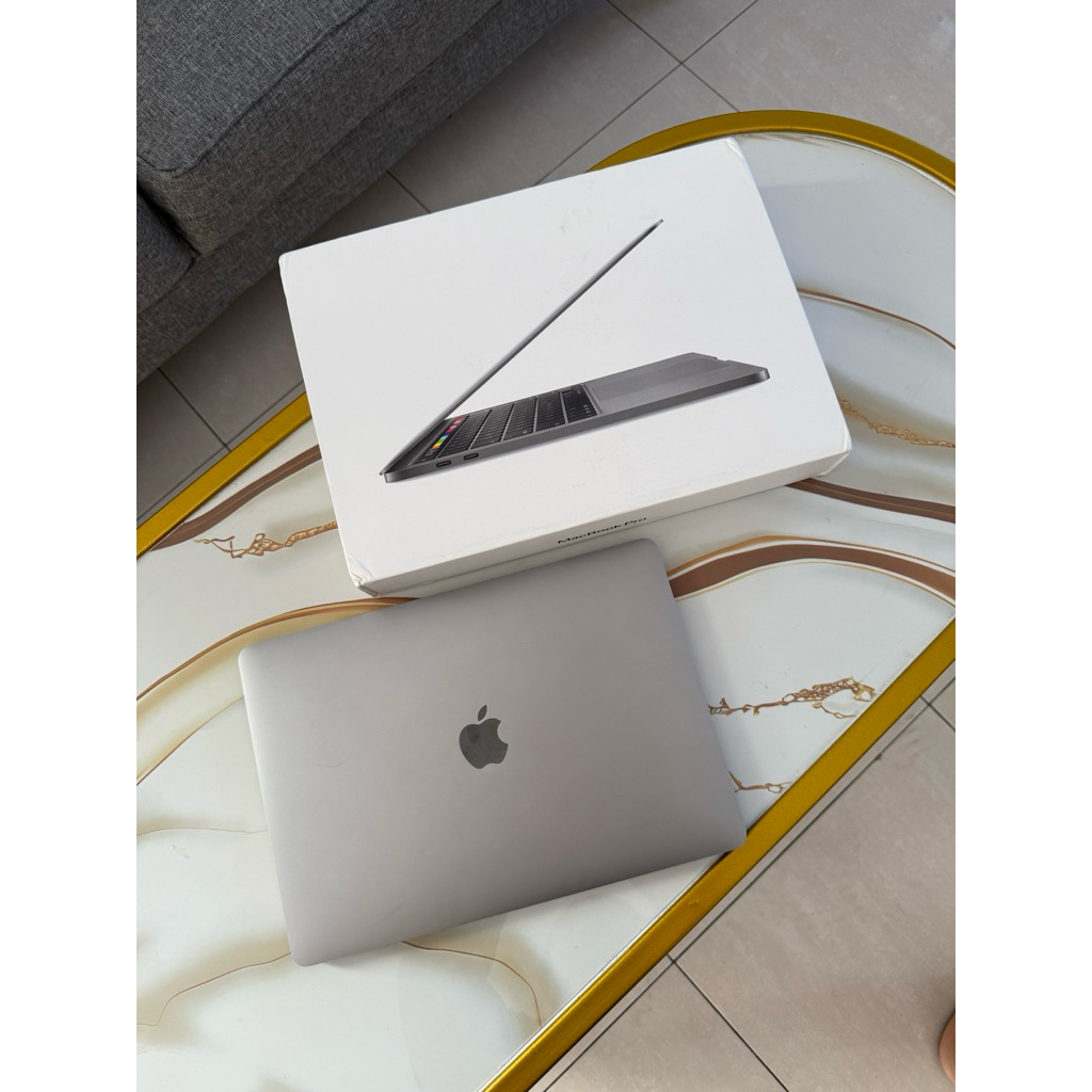 macbook pro 2020 intel 8/512gb second