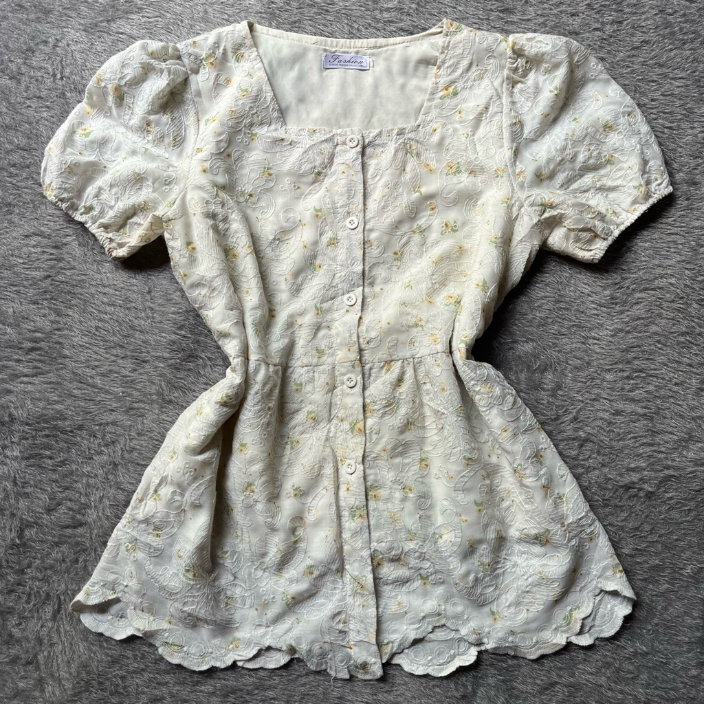 White Embroidered Square Neck Blouse - keyword jelas, SEO kuat