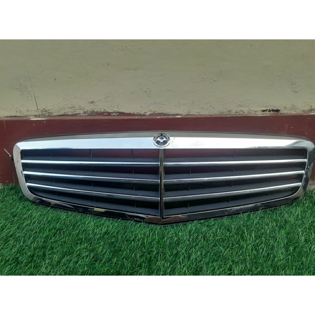 gril depan mercedes benz mercy w204 original