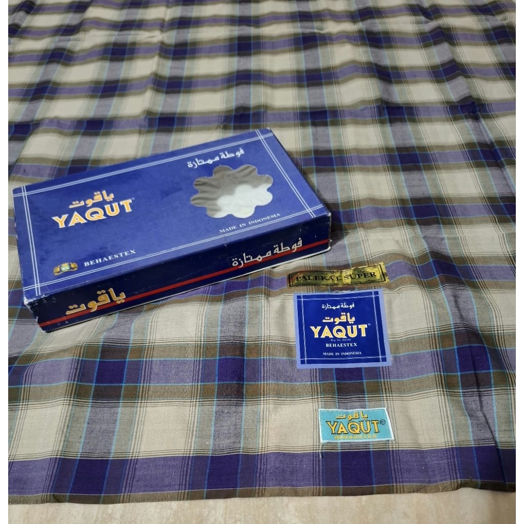Sarung merek Yaqut dan ASB