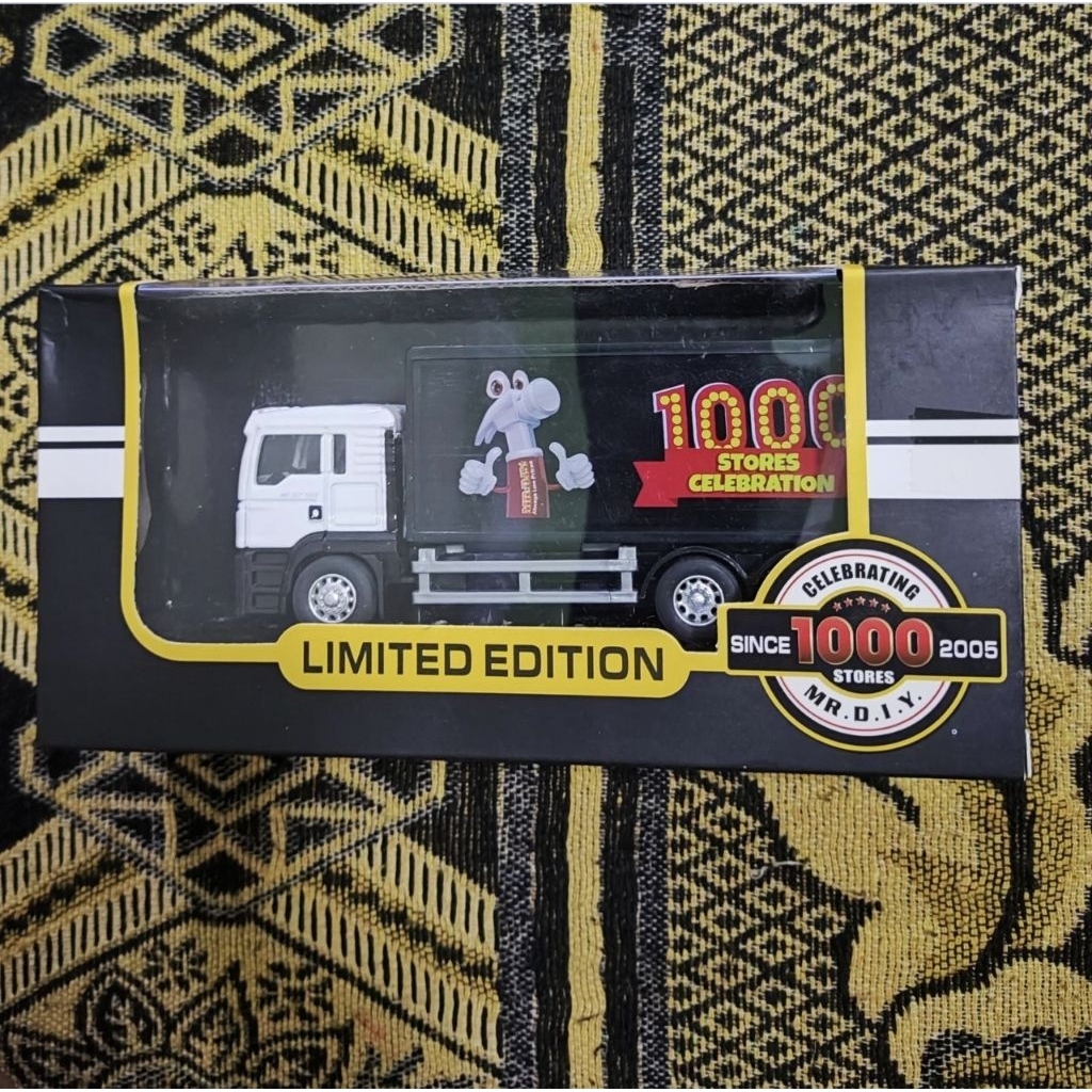 Diecast Lorry City Truck MR. D.I.Y 1000 Stores Celebration - Skala 1:64 - Not RMZ