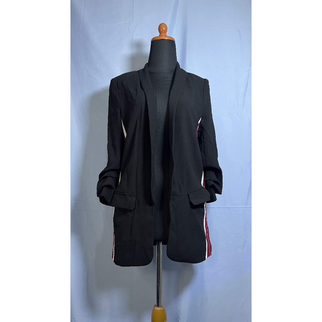 Blazer Wanita Hitam Panjang Tanpa Kancing Lengan Serut