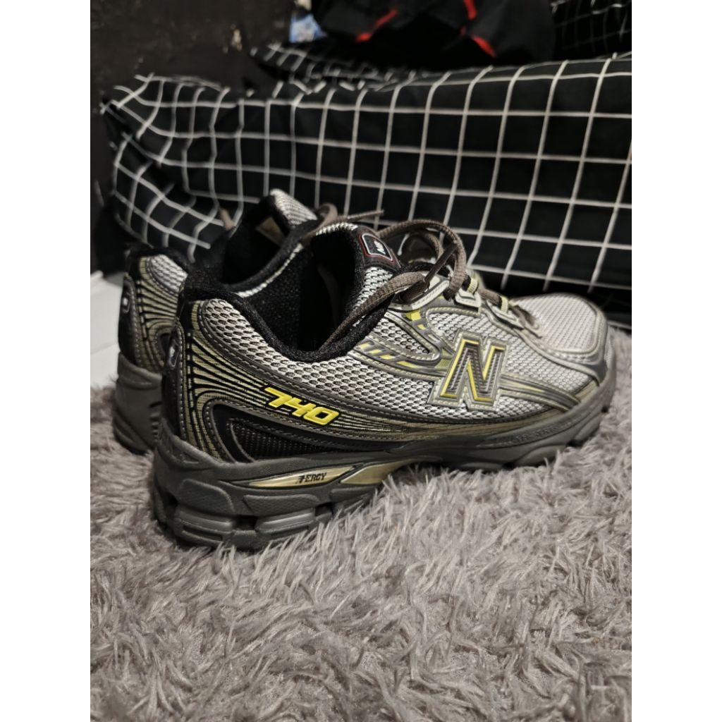 New Balance 740