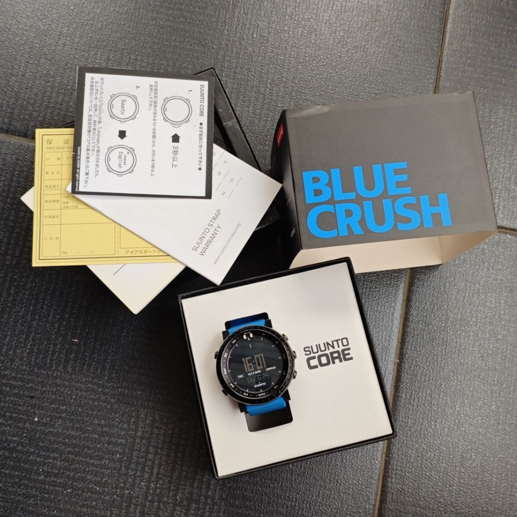SUUNTO CORE BLUE CRUSH ALTIMETER BAROMETER COMPASS