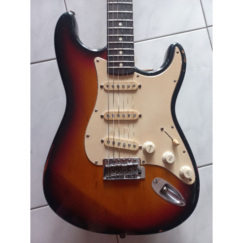 gitar merk fender stratocaster std series asli original buatan mexico