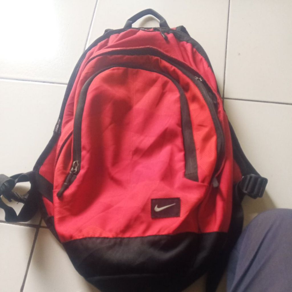 tas Nike second pria waniita