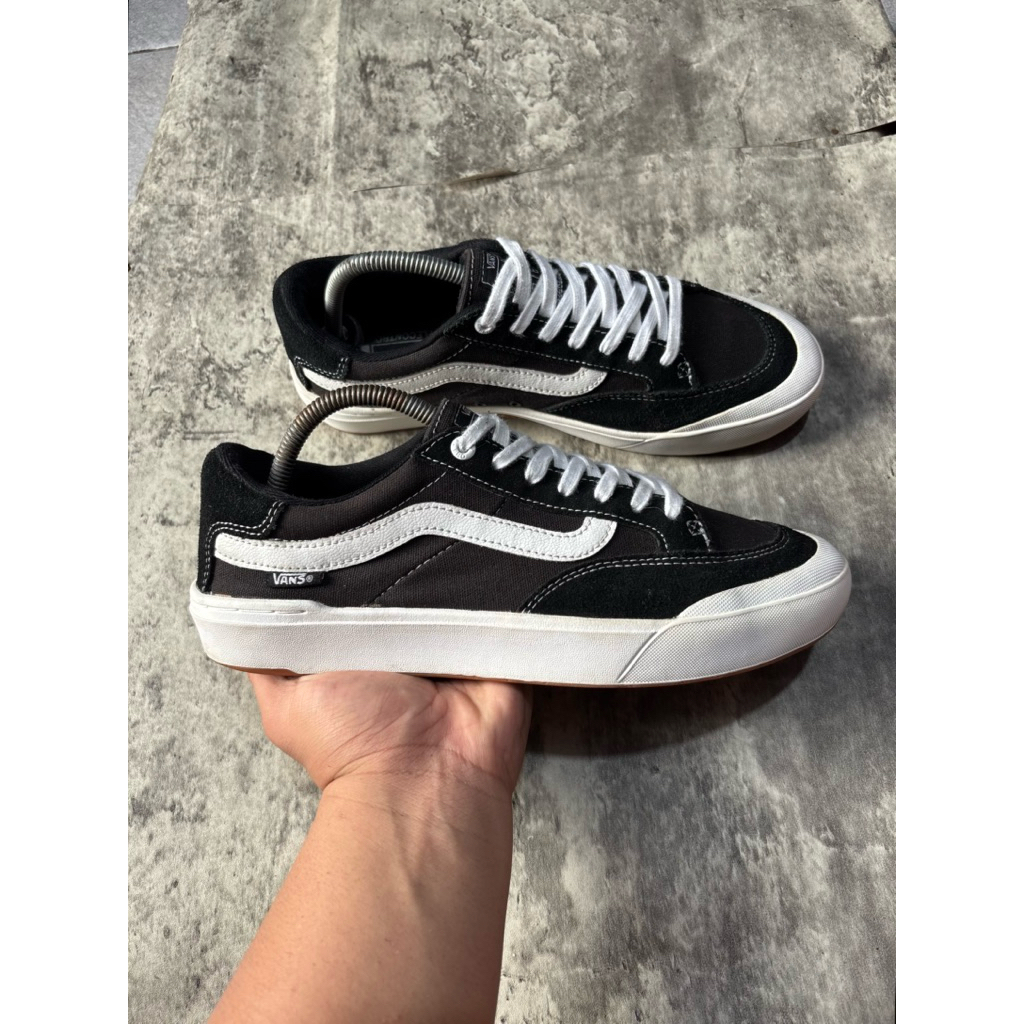 VANS BERLE PRO BLACK WHITE (SIZE 41)