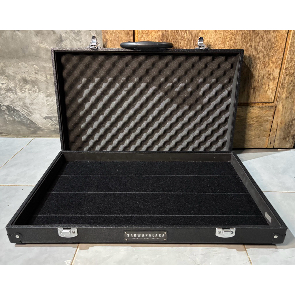 Sarwapalaka Pedalboard Flightcase Hardcase size Large (used)
