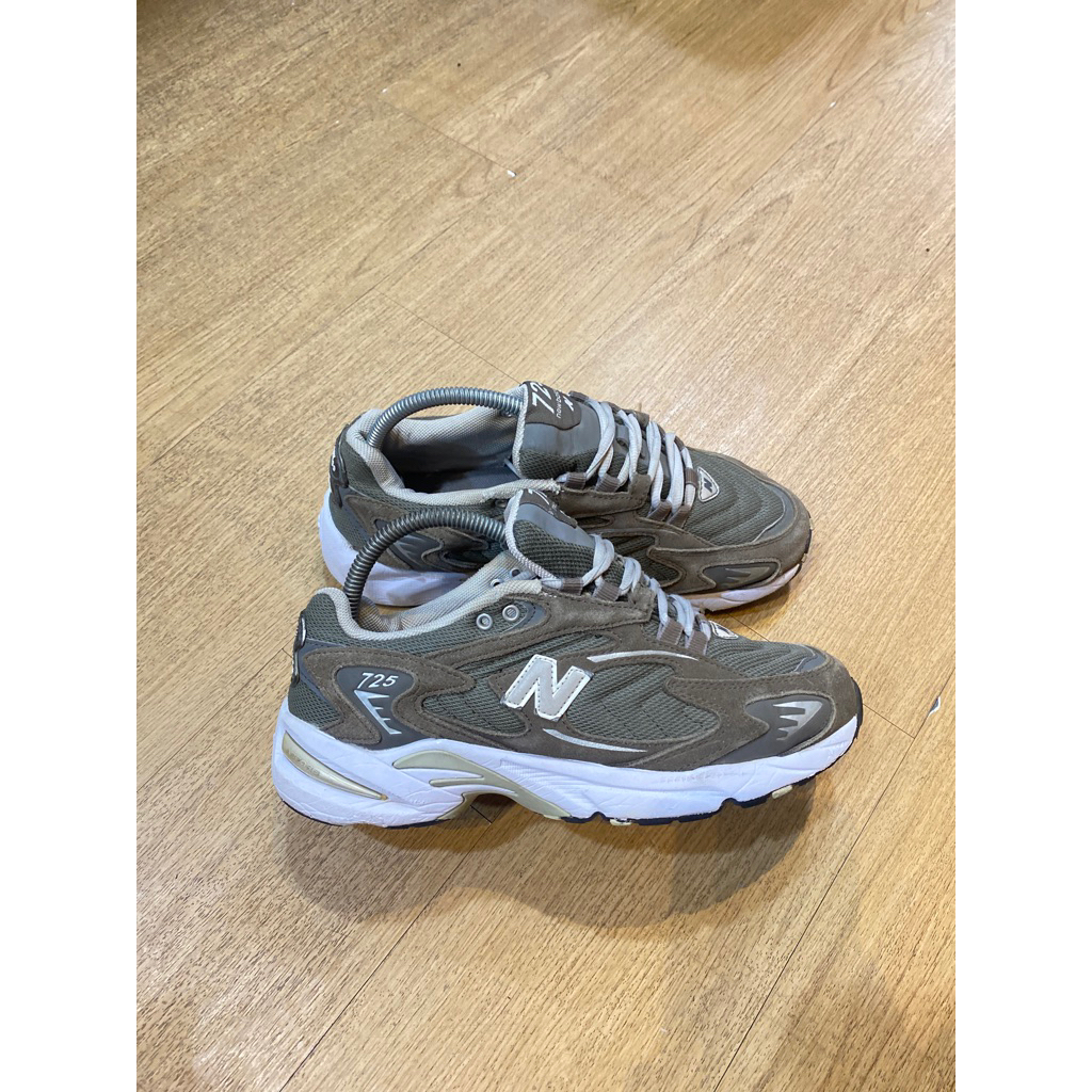 SEPATU NB725 SIZE 40