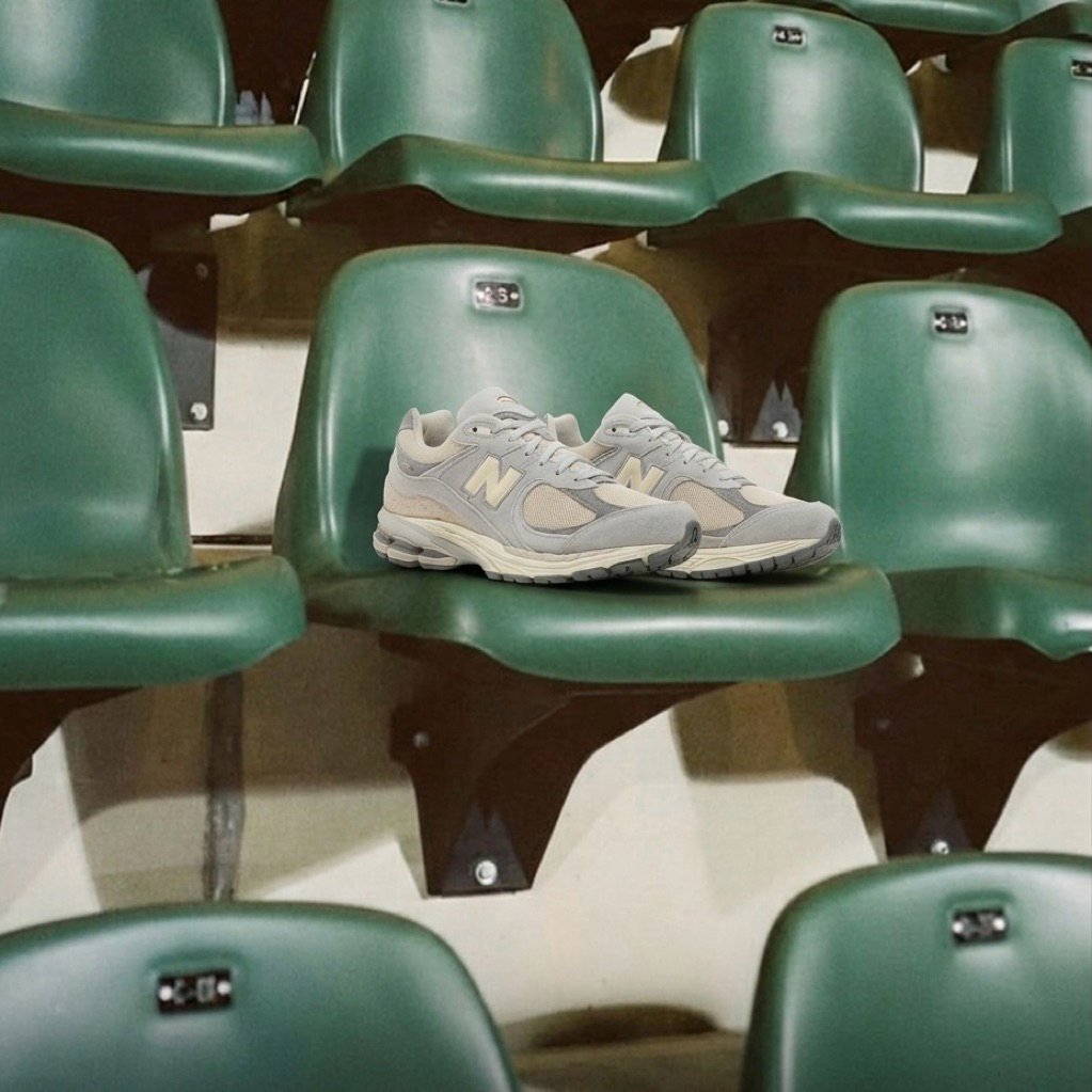 Sepatu Second New Balance 2002R
