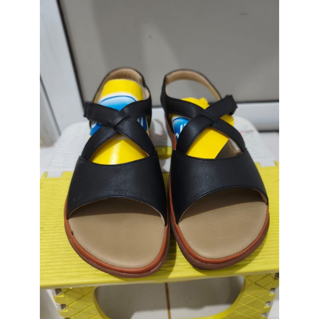 Sandal Scholl Hitam Santai