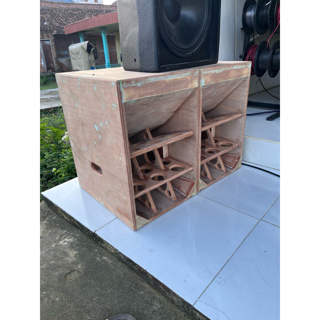 BOX KESLEM 12 inch Bronco elektronik/ box f132