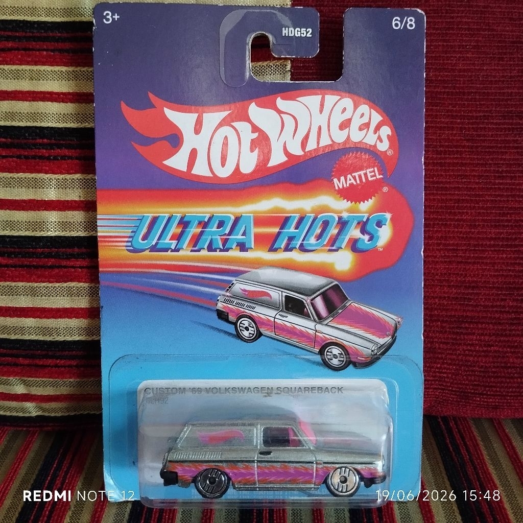 Hot Wheels Custom 69 Volkswagen Squareback (Ultra Hots)