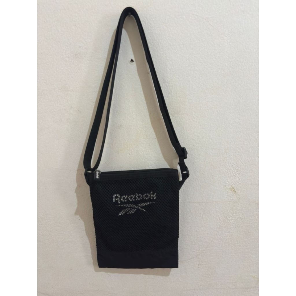 Preloved reebok men's sling bag like new / tas slempang anak second / preloved reebok bag