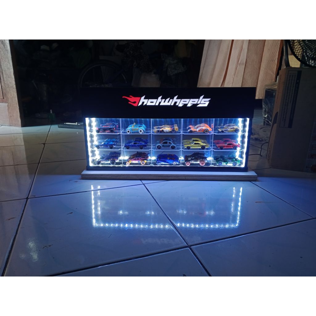 rak hotwheels isi 15slot+LED&BG sticker mirror