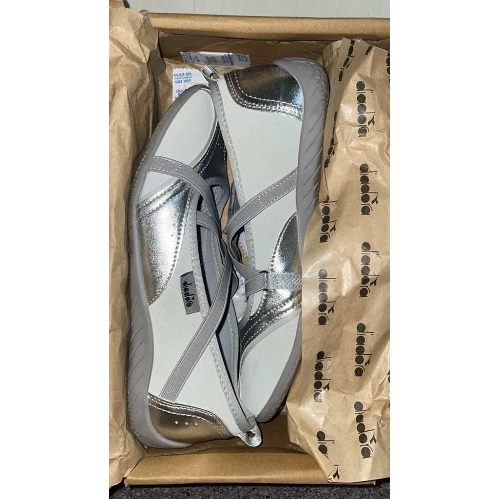 PRELOVED DIADORA PURLIE SILVER SIZE 37