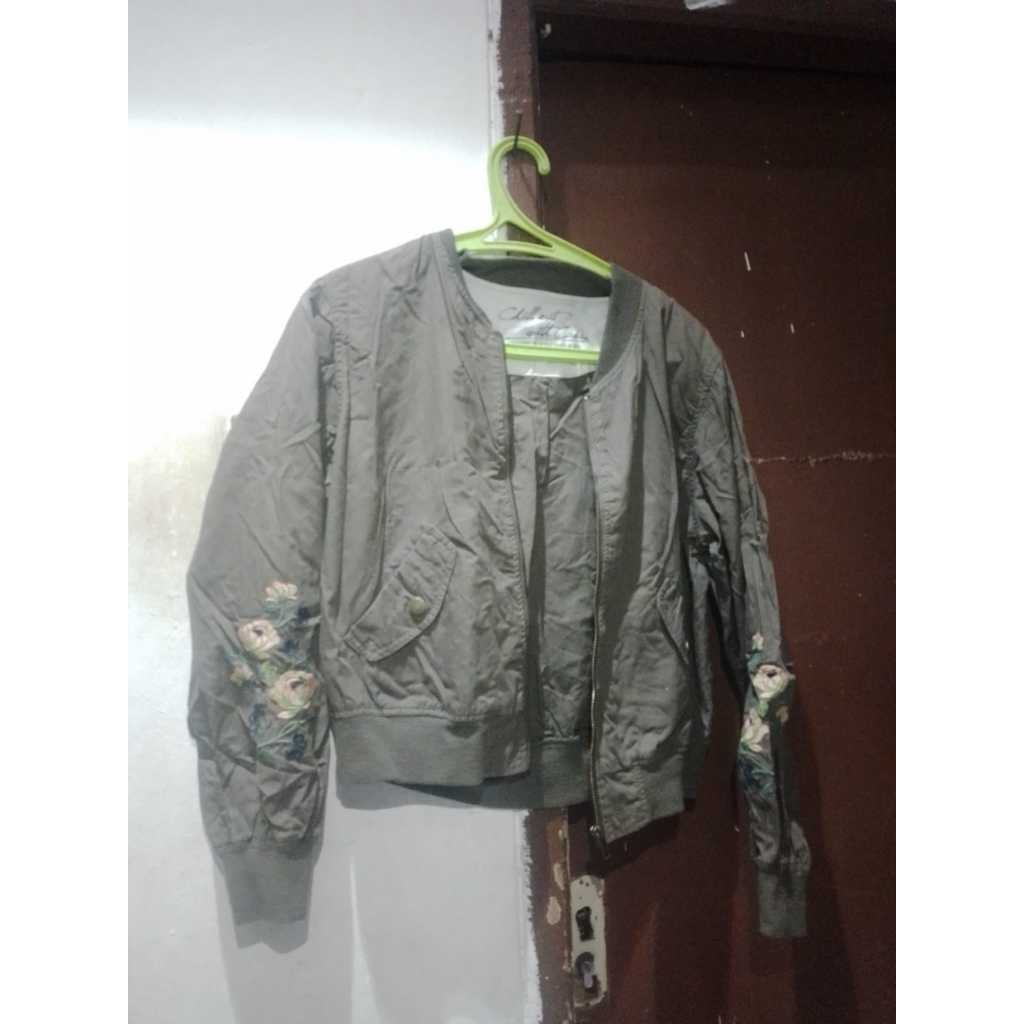 JAKET PARASUT PRELOVED JAKET TEBAL WANITA MOTIF BUNGA JAKET NYAMAN JAKET PARASUT JAKET WARNA HIJAU M