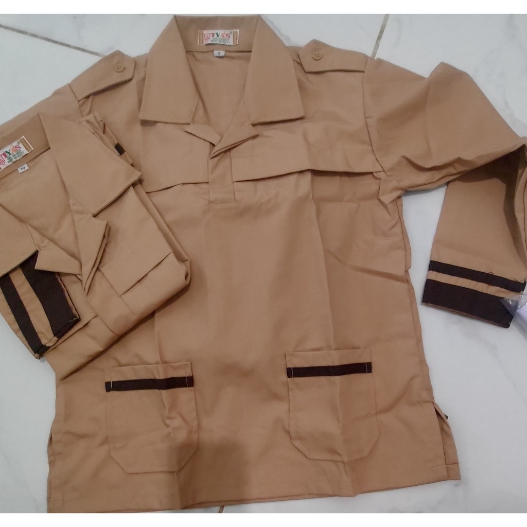 Seragam sekolah Tyas Kemeja pramuka