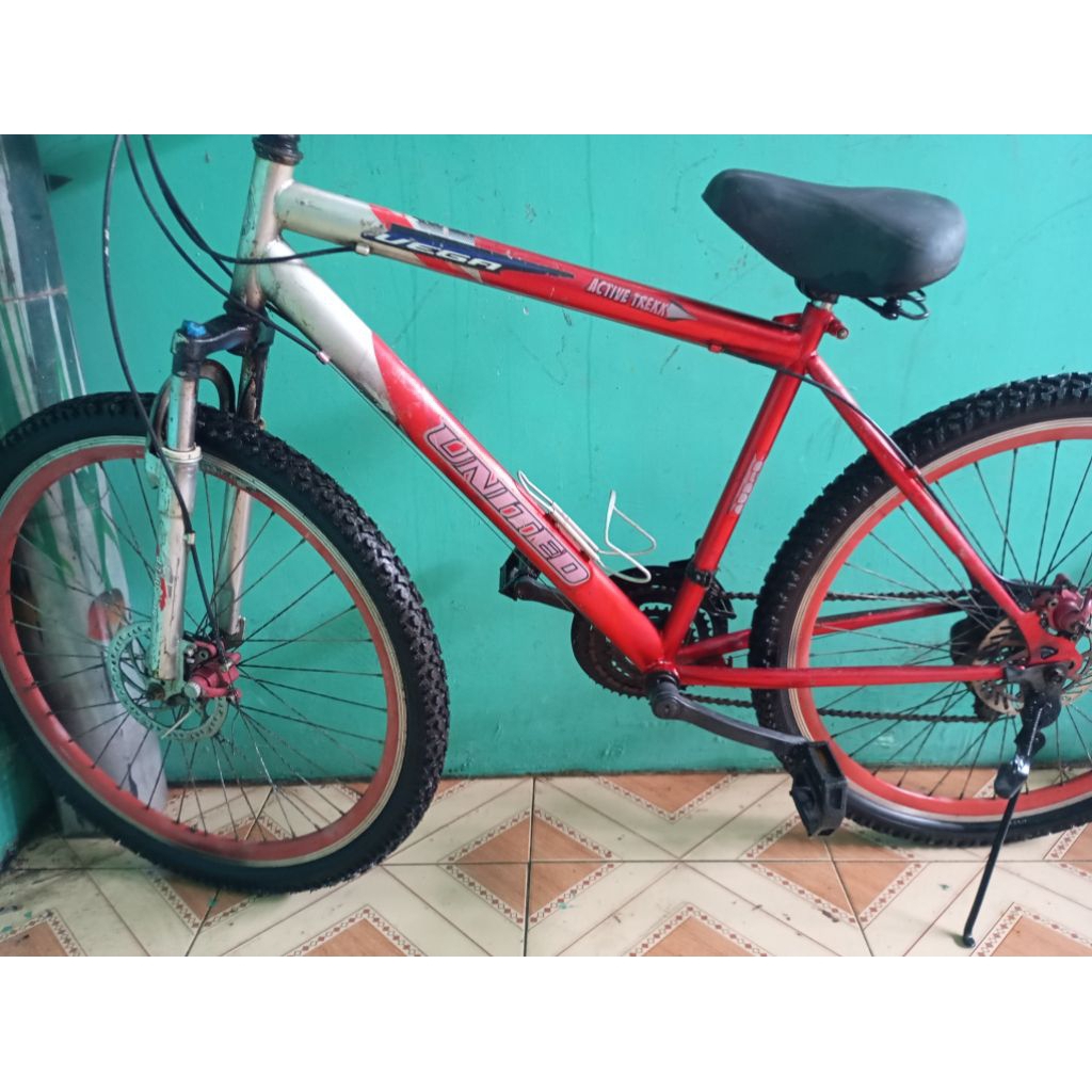 Sepeda Gunung MTB 26 Inch Merah Silver Bekas Layak Pakai