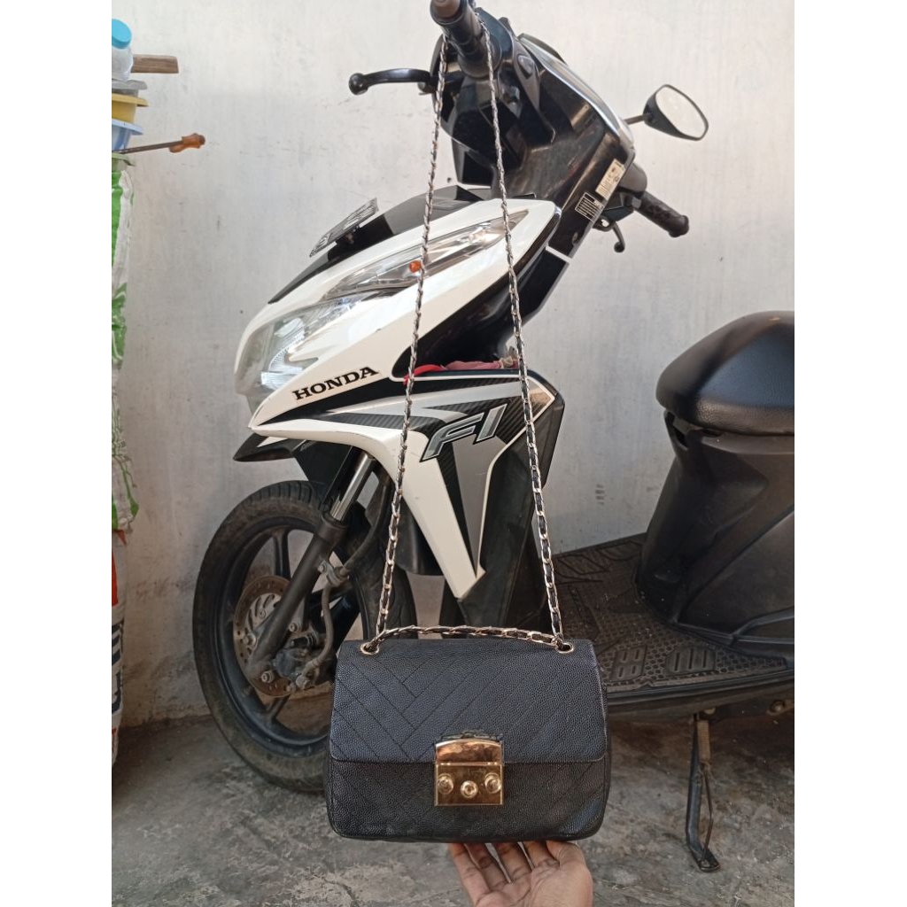 (JUAL MURAH APA ADANYA)LQ Sling Bag size 22cm lengkap tag noser
