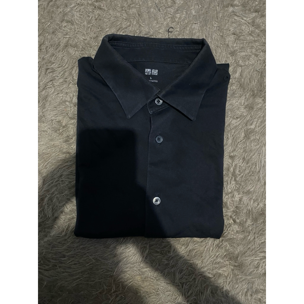 Kemeja uniqlo airism hitam -