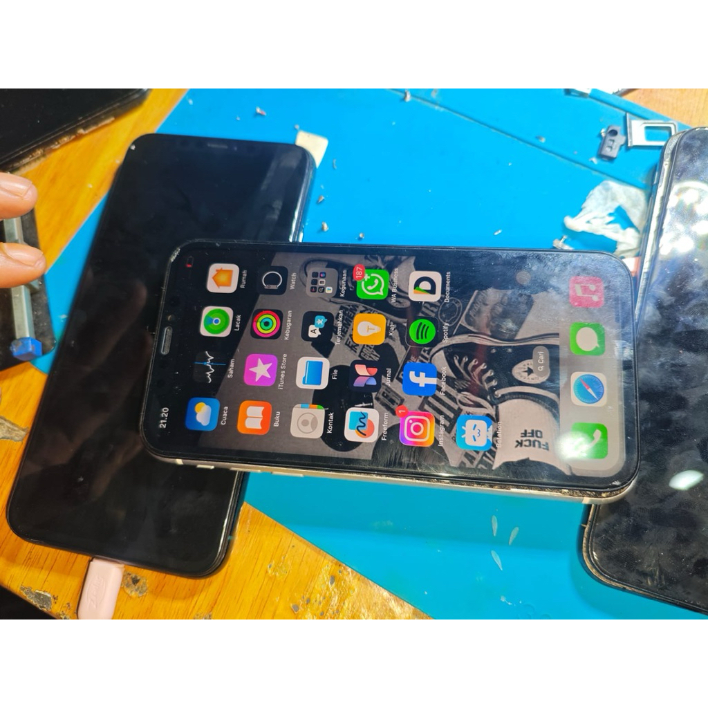 mesin only iphone xr bypas 64gb.