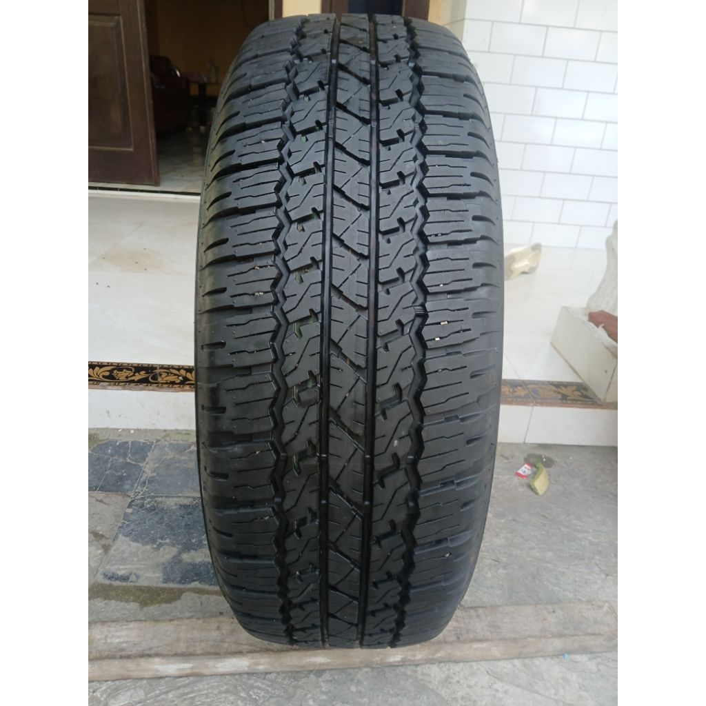 Ban Bridgestone 265/65 R17