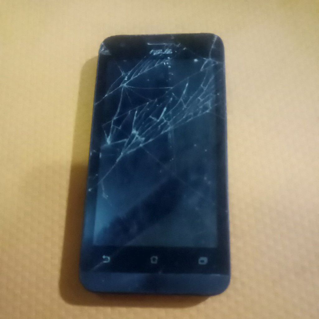 Hp merek Asus kondisi LCD agak retak kondisi mati butuh perbaikan