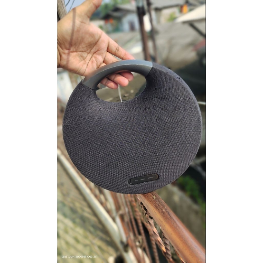 harman Kardon onyx studio 6 portable bluetooth speaker