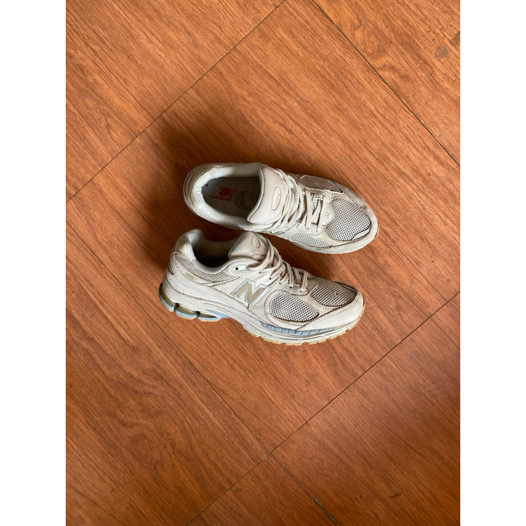 New Balance 2002R