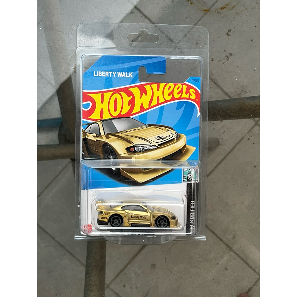 Hw LBWK nissan silvia S15 (Gold)