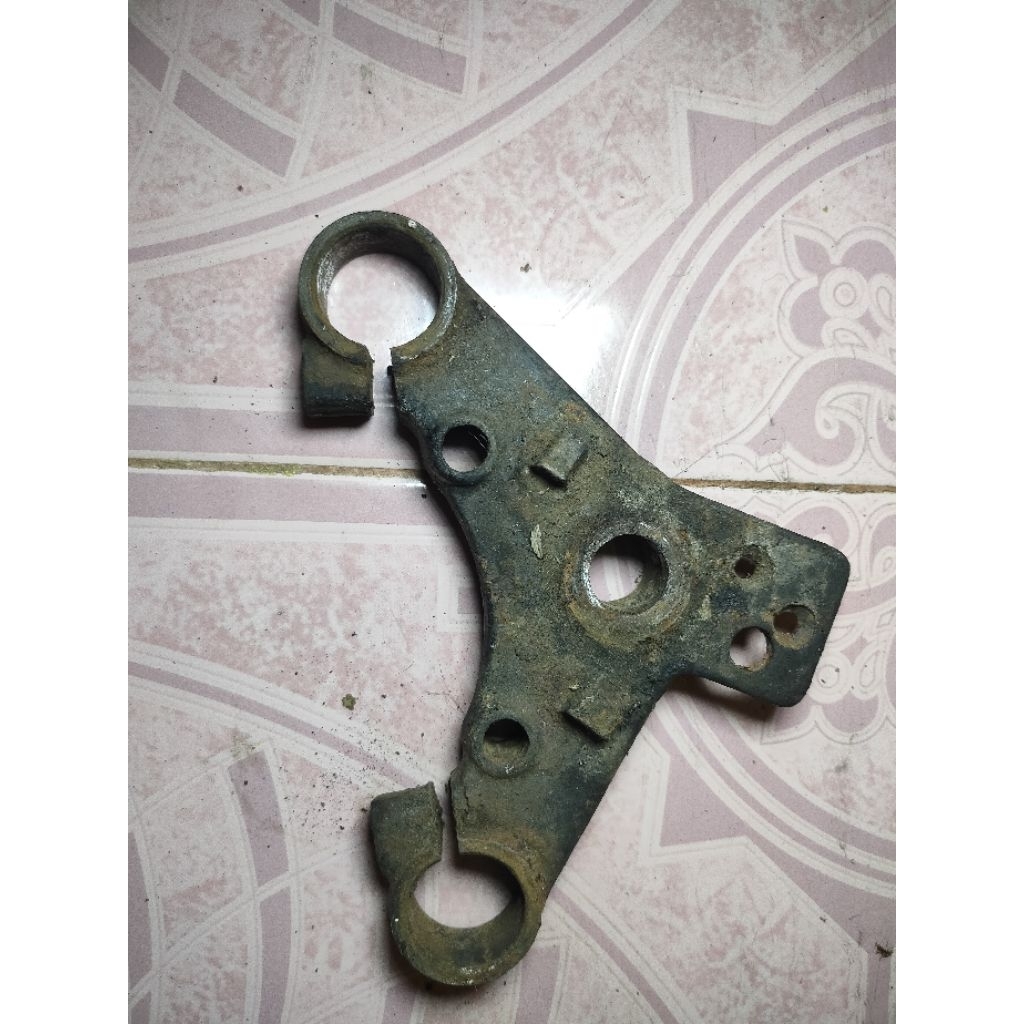 SEGITIGA BAWAH HONDA GL100/125