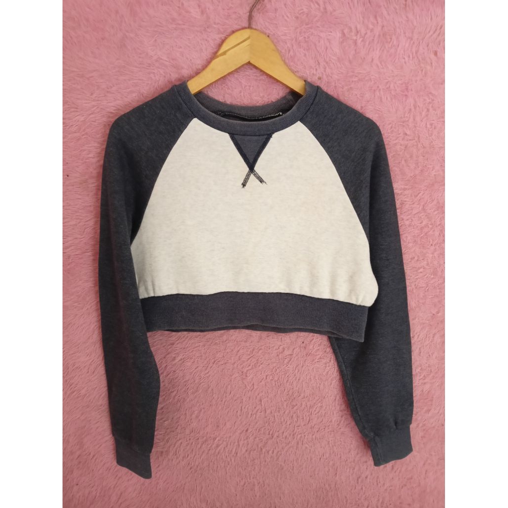 CN (Crewneck) Crop Top Wanita