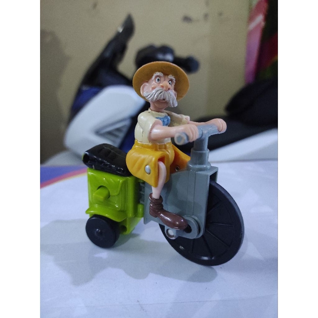 mainan figur Tarzan
