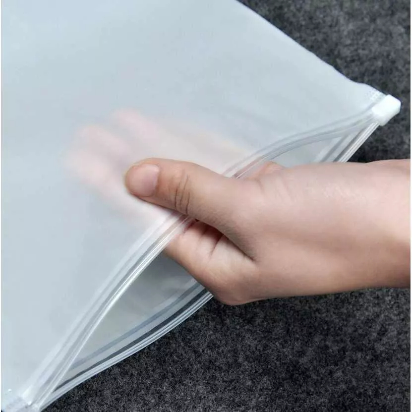 Kantong plastik tebal dengan zip sleeting untuk organizer bepergian dan menyimpan barang anti debu Translucent Zip Lock Suitcase Storage Pouch Waterproof Scrub EVA Plastic Bag With Hole Cloth Organizer Accessory Fashion Travel Pouch Portable Storage