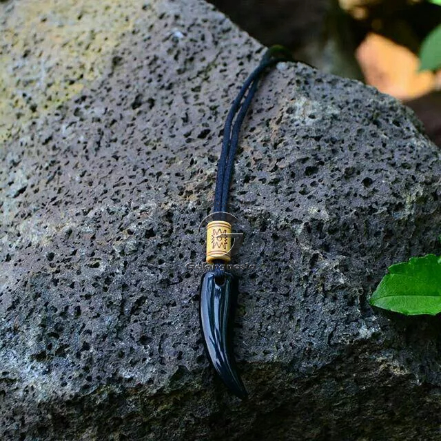 Kalung Pria Keren Taring Macan Hitam Putih