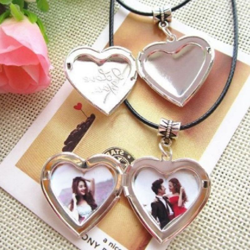 kalung love bingkai foto anti karat